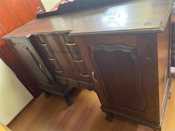 ~/upload/Lots/45659/v65rbakixyjy2/LOT 053 IMBUIA SIDE BOARD_t600x450.jpg